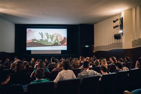 Festival de Cinema Independente de Sinagpore: Uma Jornada Inesperada Através da Arte Cinematográfica e das Complexidades da Identidade Filipina